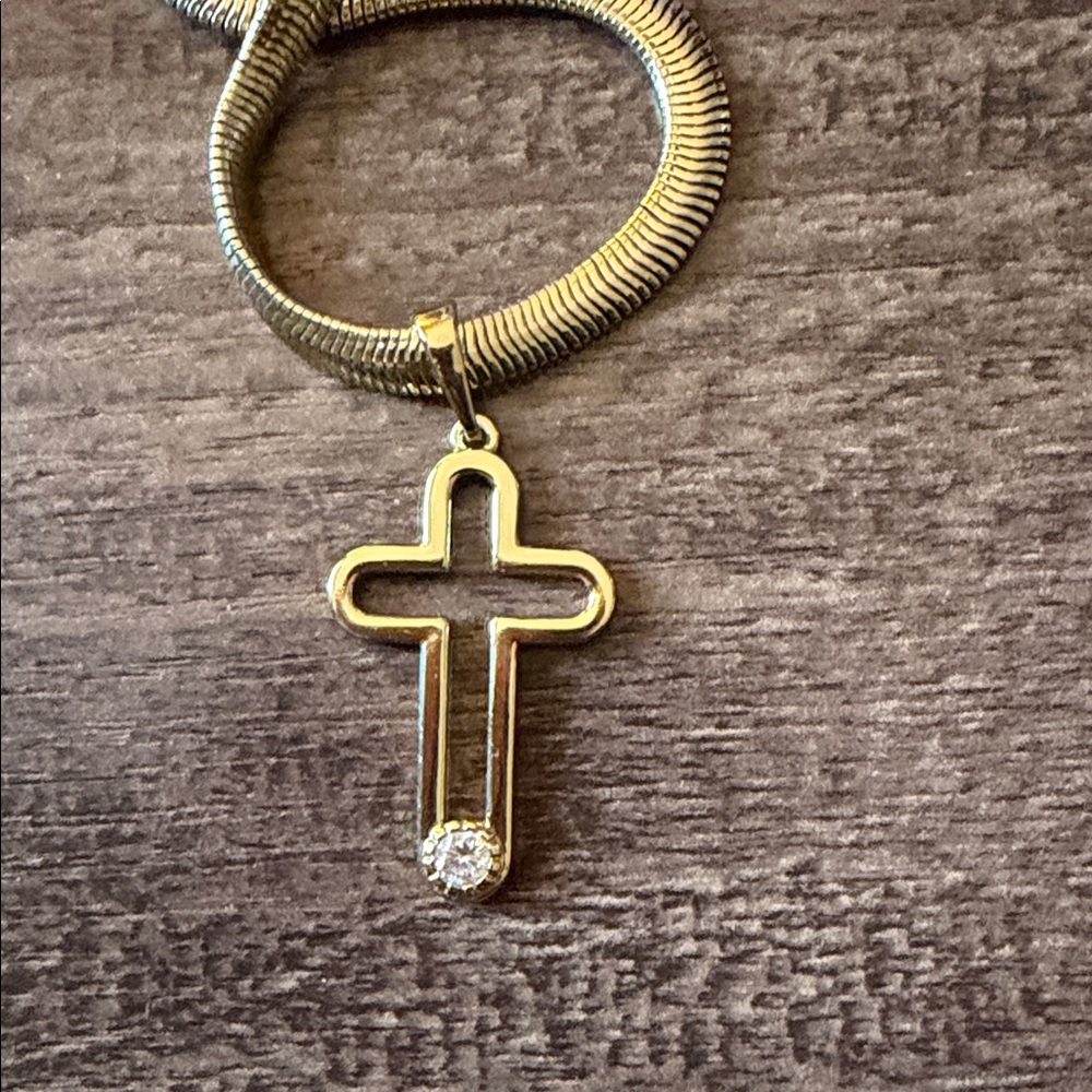 Non tarnish gold plated Cross Pendant Necklace - Picture 3 of 5